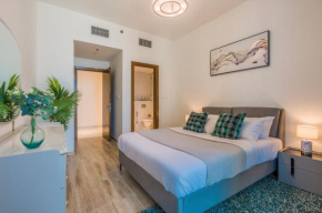 HOSPITALITYEXPERT 2BR High Floor flat Sleeps 5 Panoramic Canal & Ocean Views Stunning Pool